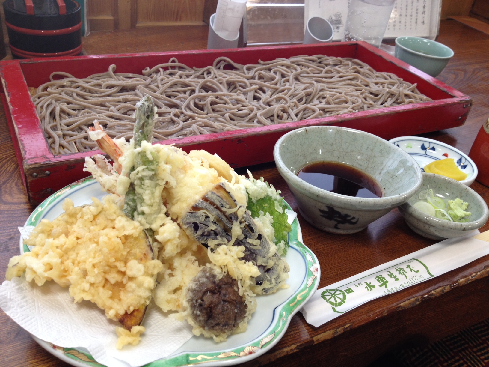 板そばと天婦羅盛り合わせ