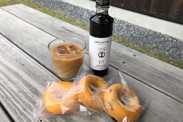アンカーコーヒーのカフェオレベースと焼きドーナツ